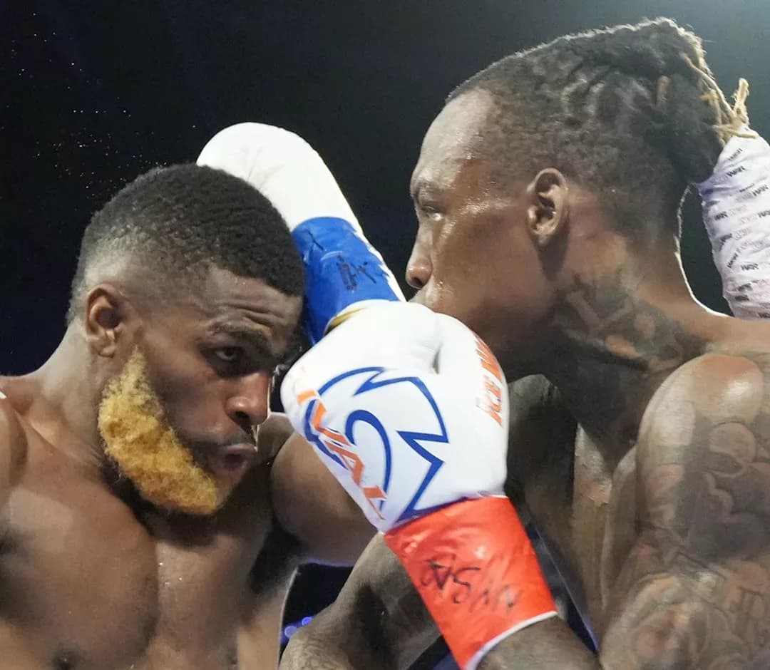 O’Shaquie Foster Keeps His WBC Junior Lightweight Title In A Split Decision Win