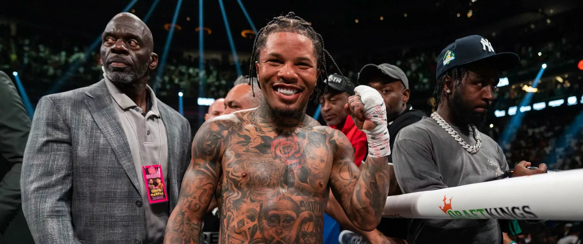 De La Hoya Calls On Tank Davis To Unify At 135