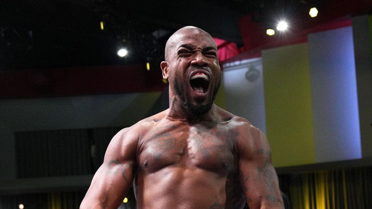 Green Exposes Dawson in Fast Main Event KO