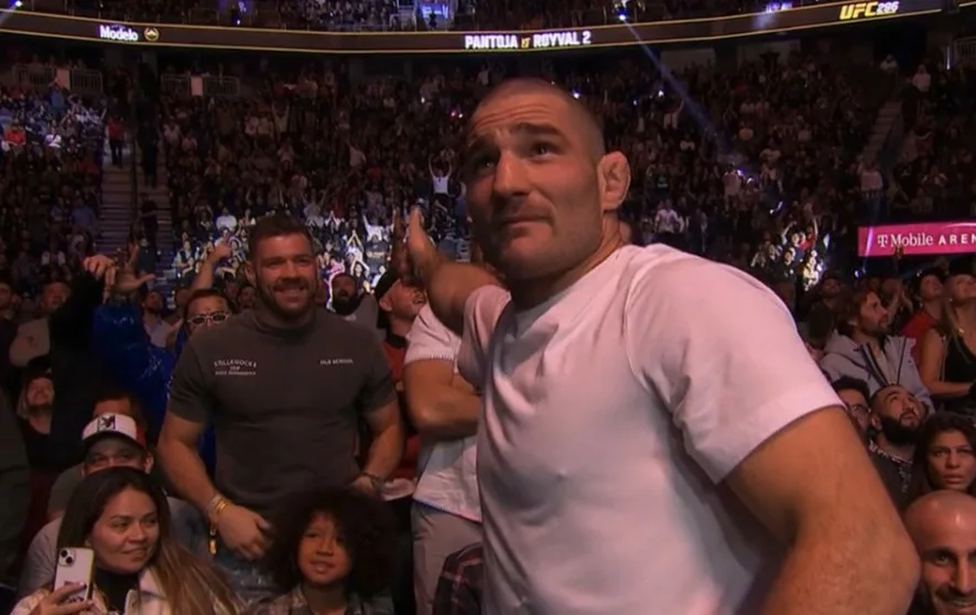 Sean Strickland Attacks Du Plessis At UFC 296: Du Plessis Reacts