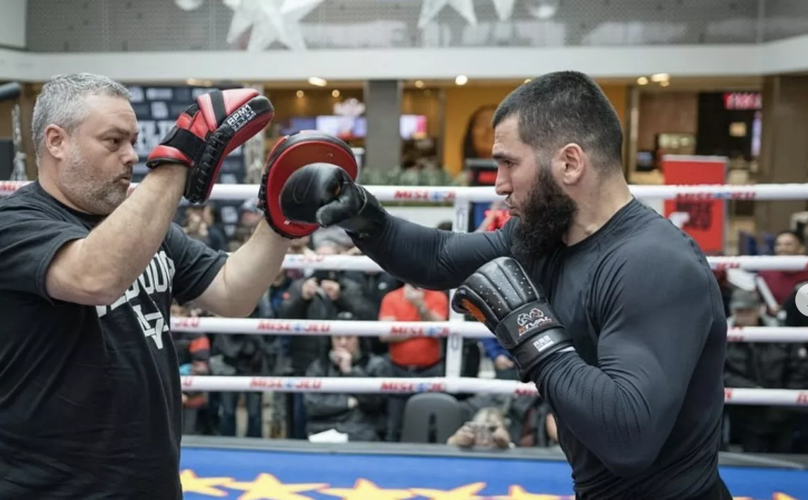 Hearn Says Beterbiev Has Signed To Fight Bivol For Undisputed