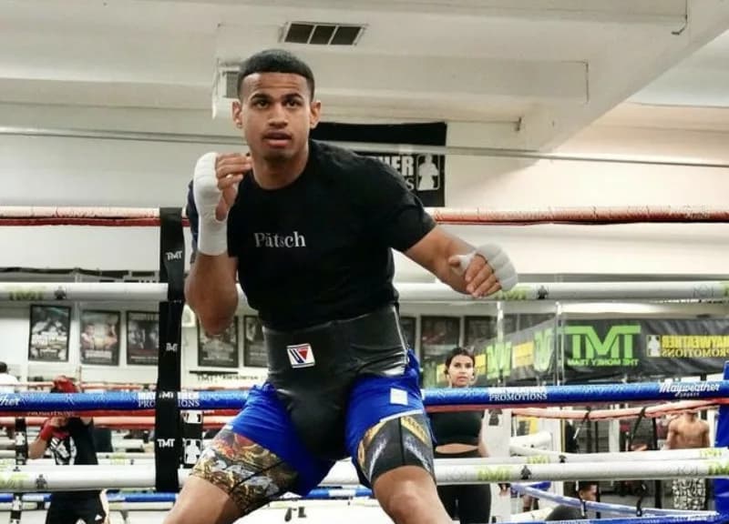 Teofimo Lopez Backs De La Hoya Over Romero Beef