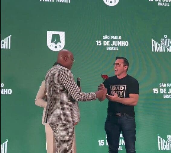 Anderson Silva Gives Chael Sonnen A Rose During A Bizarre Face-Off