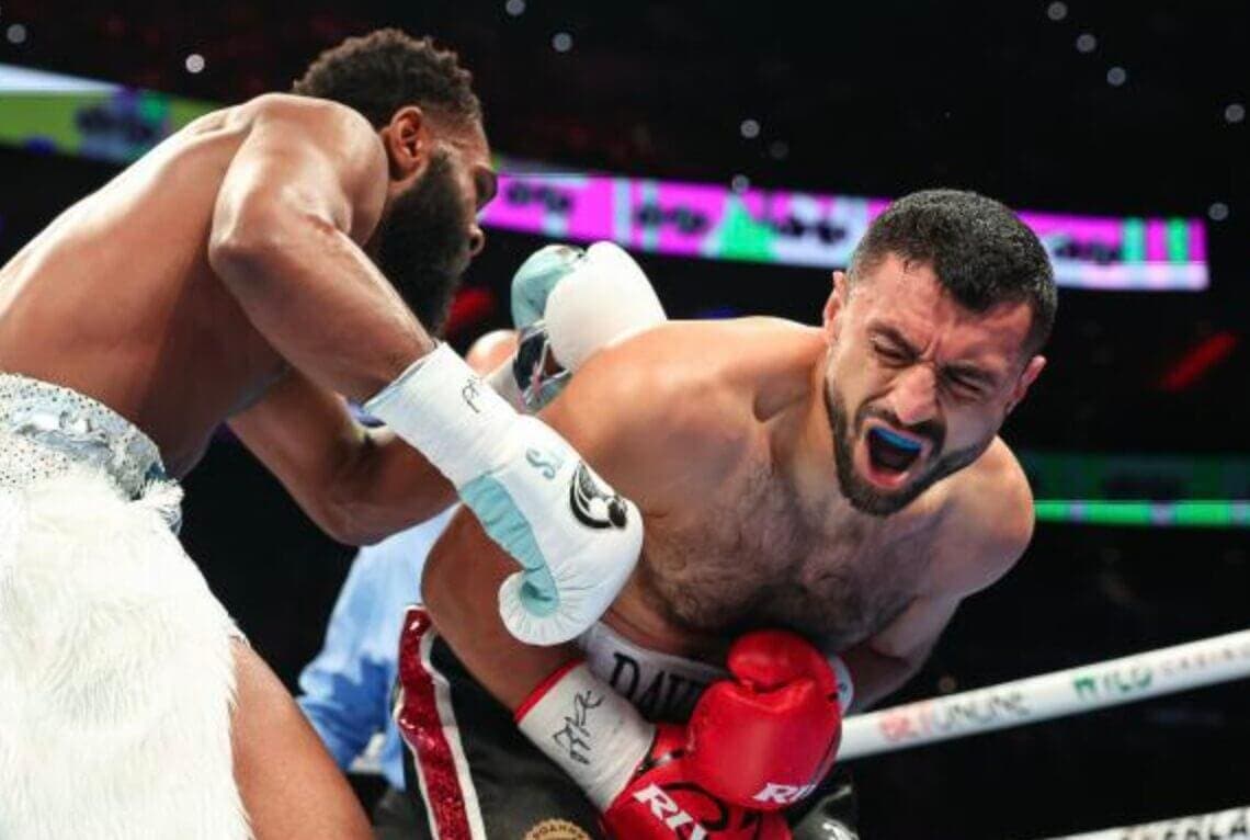 Ennis Stops Avanesyan, Calls Out Crawford