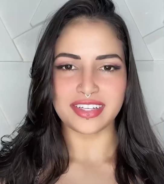 Polyana Viana portrait
