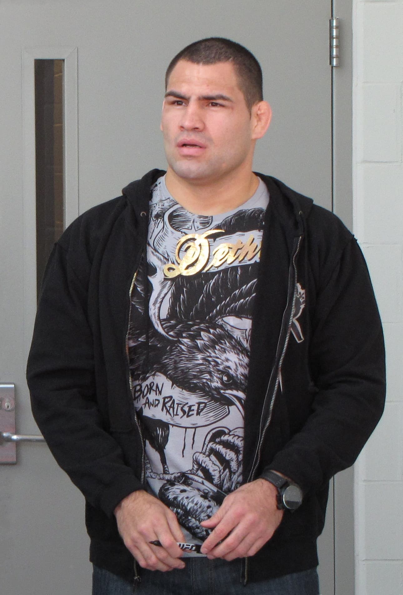 Cain Velasquez backs Islam Makhachev to extend UFC win streak