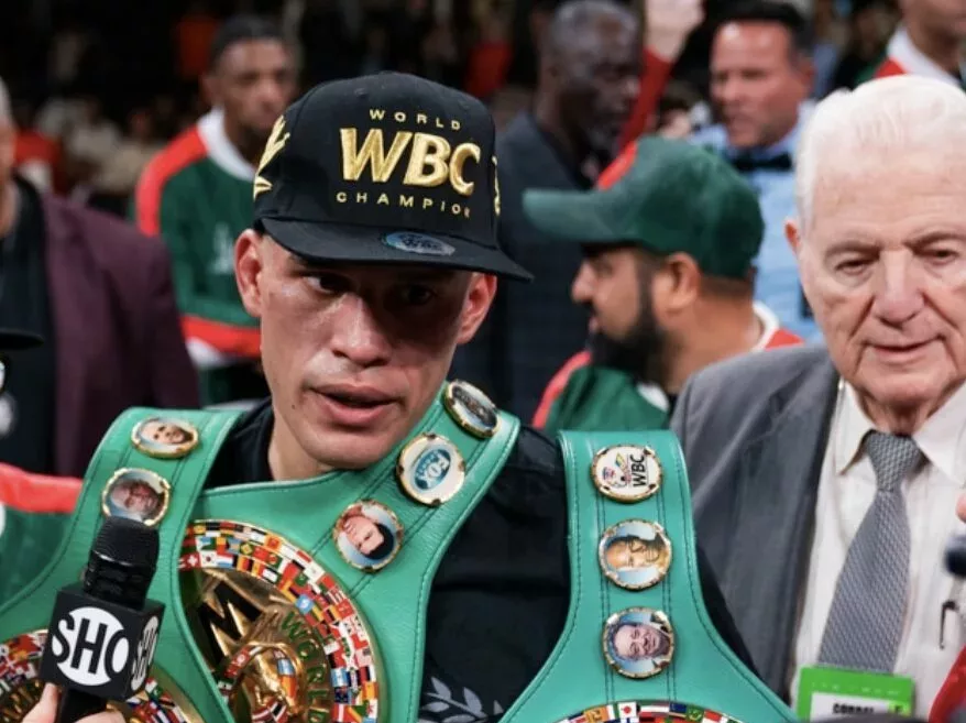 Benavidez Slams Canelo For Wanting $200 Million - A Disgrace To Mexico'