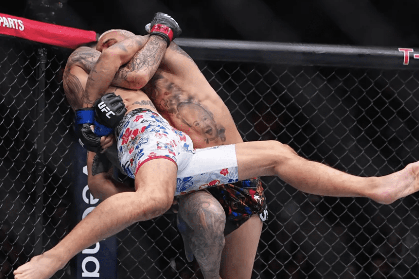 Oliveira Dethrones Holloway To Become BMF Champ