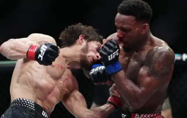 Evloev Edges Past Murphy At UFC London