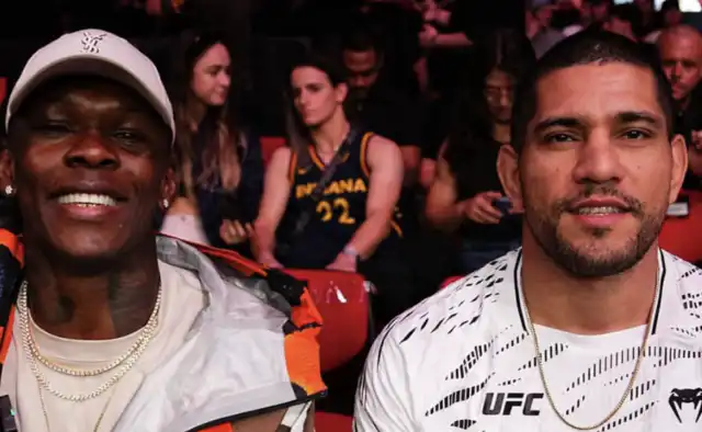 Pereira Shows Adesanya His Support